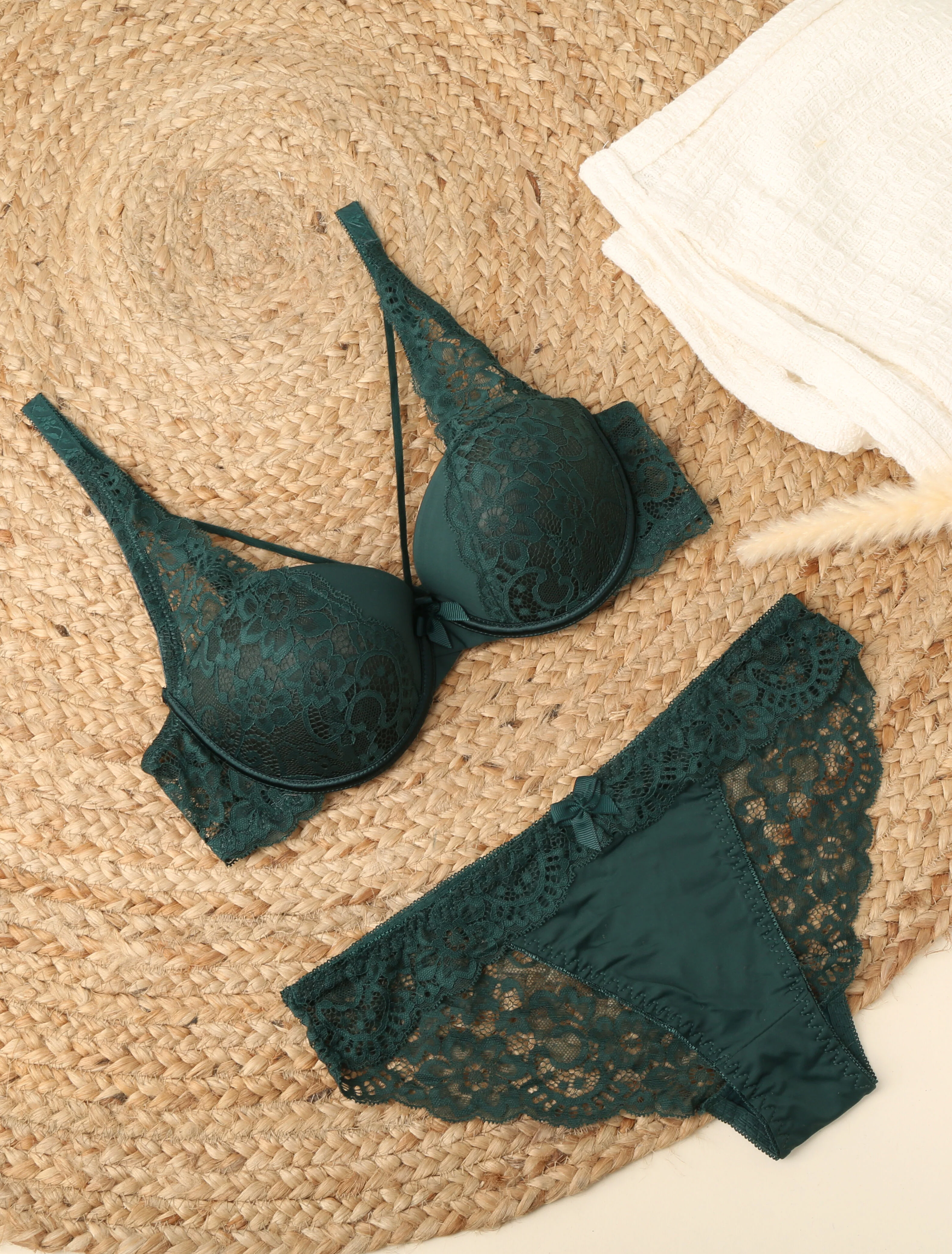 Set met kanten randen en lace out - Flessengroen