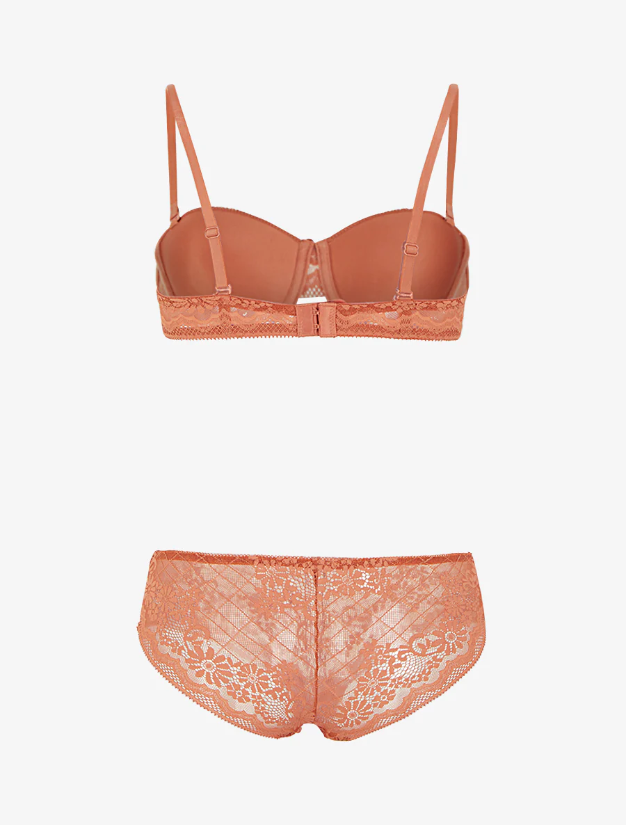 Set van bh en slip met opengewerkt ontwerp en bandjes met strassteentjes. - Terracotta - Image 3
