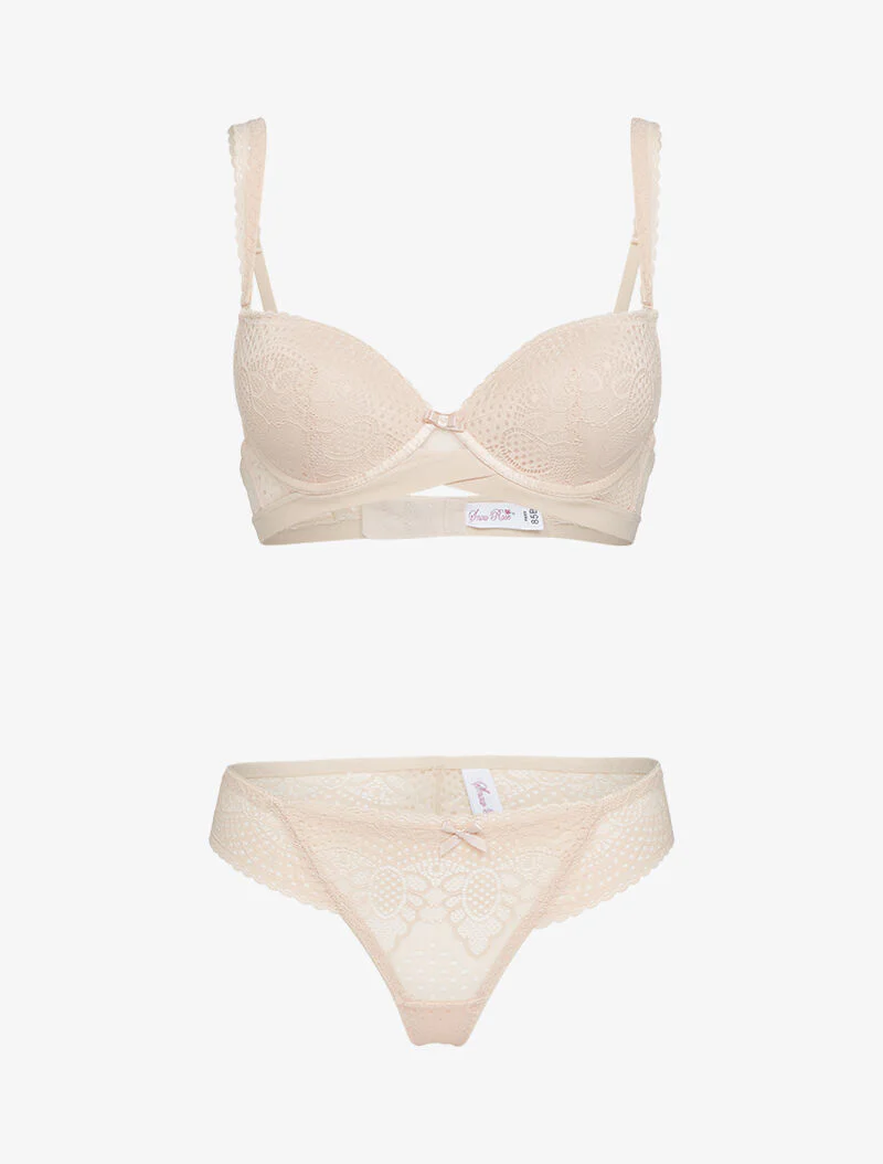 Setjes met schouderbandjes en kanten randen - beige
