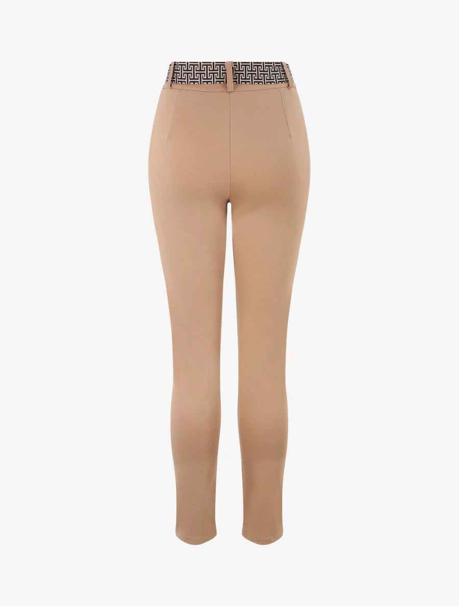 Slim fit broek met grafische geprinte riem - camel - Image 2