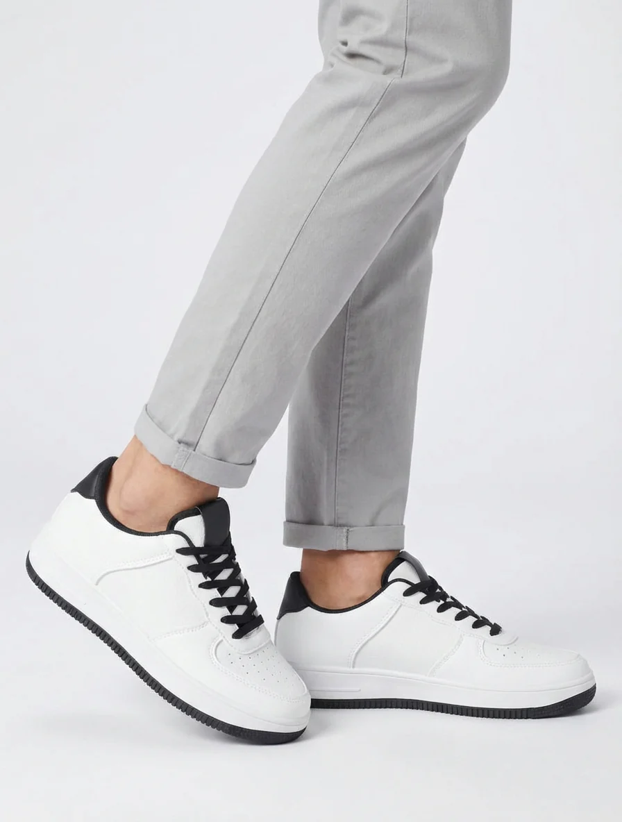 Sneakers met contrasterende hielversteviging - Zwart - Image 5