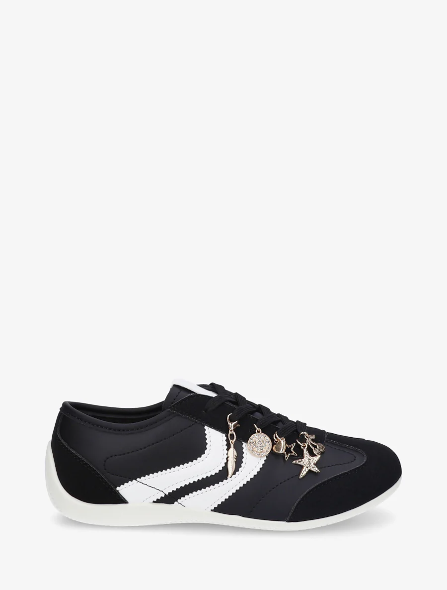 Sneakers met niet-passende sierinzetstukken. - Zwart