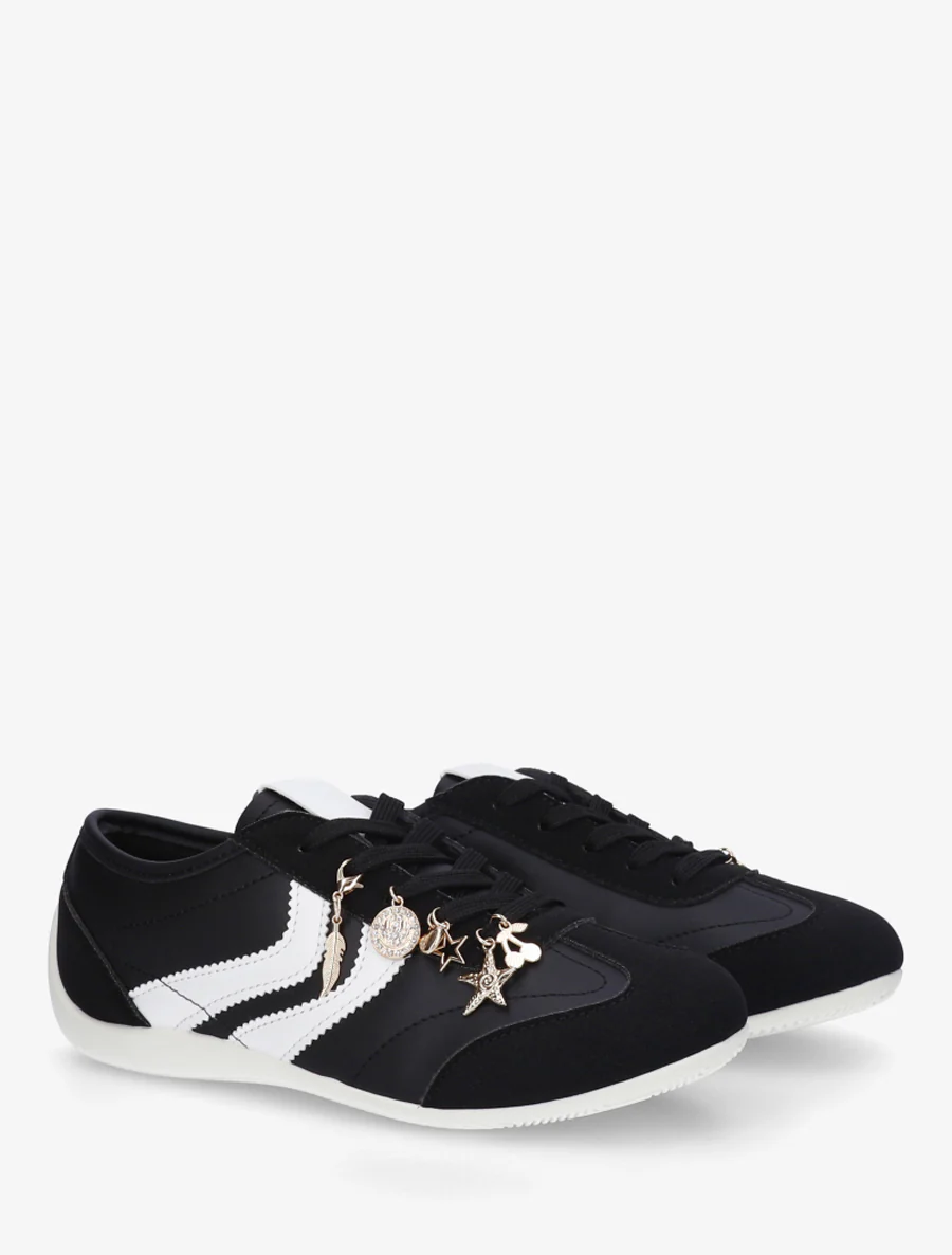 Sneakers met niet-passende sierinzetstukken. - Zwart - Image 4