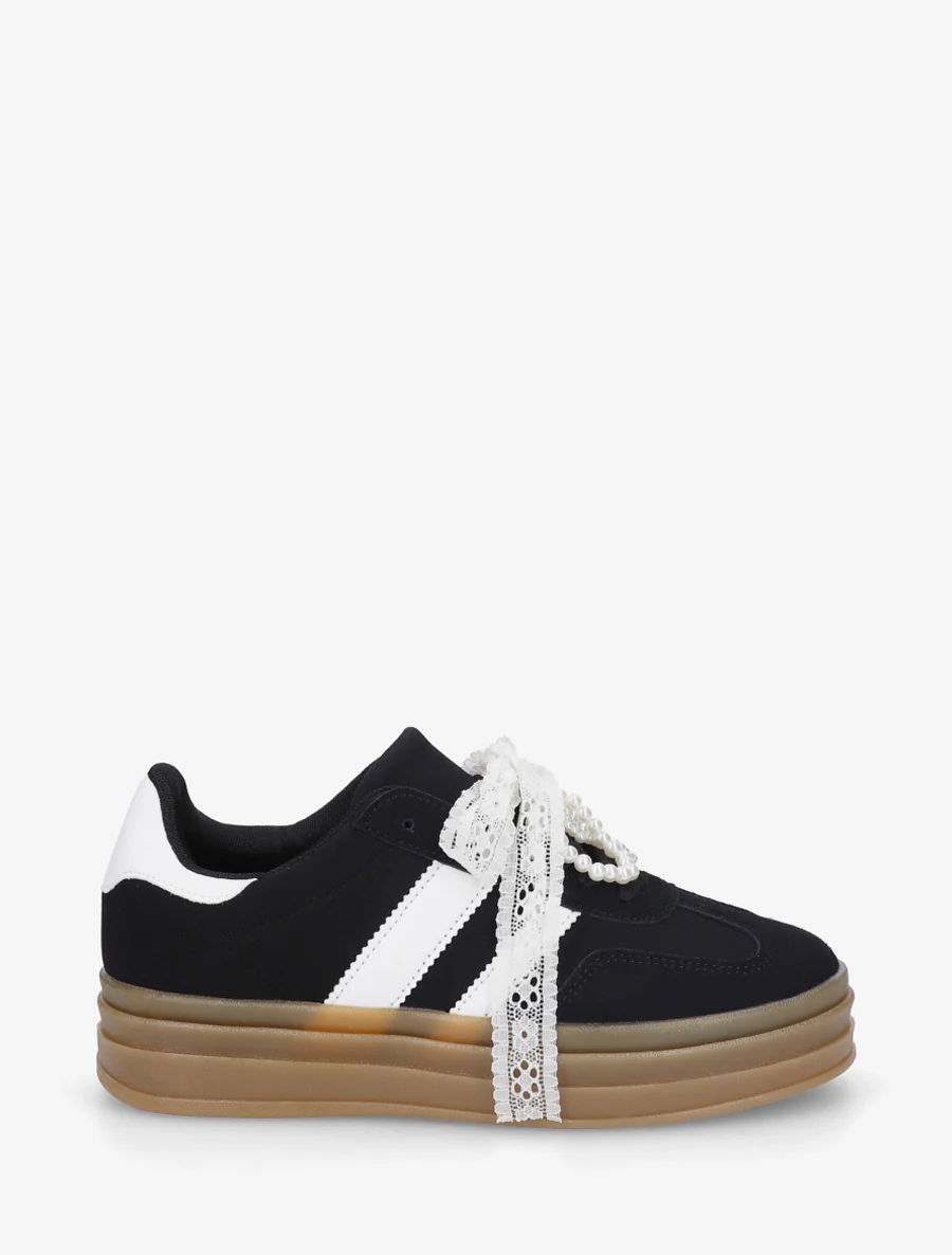 Sneakers van imitatie-nubuck met gestileerde veters. - Zwart