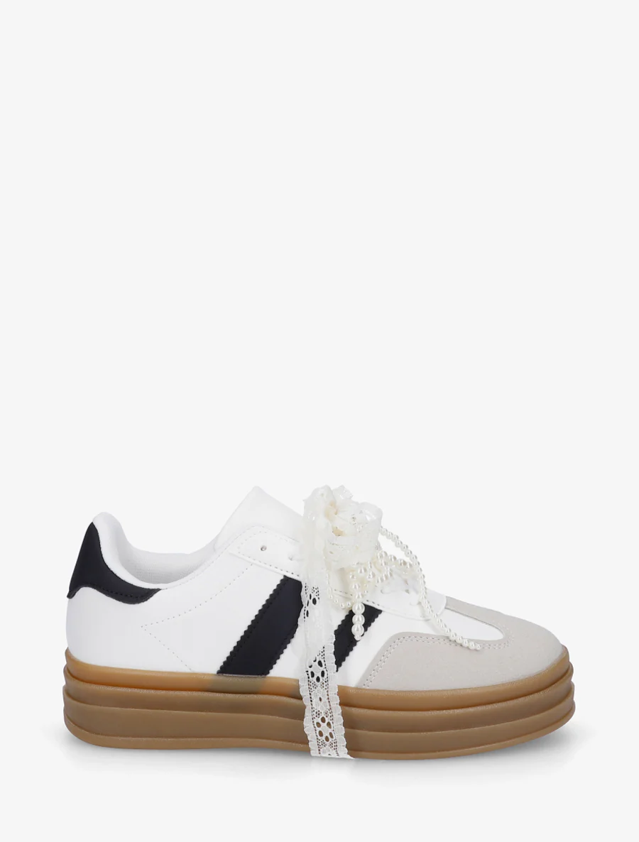 Sneakers van imitatie-nubuck met gestileerde veters. - Wit