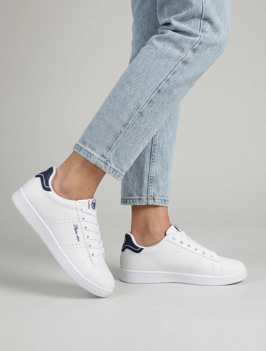 Sneakers van imitatieleer met geborduurde inscriptie - Marine - Image 5