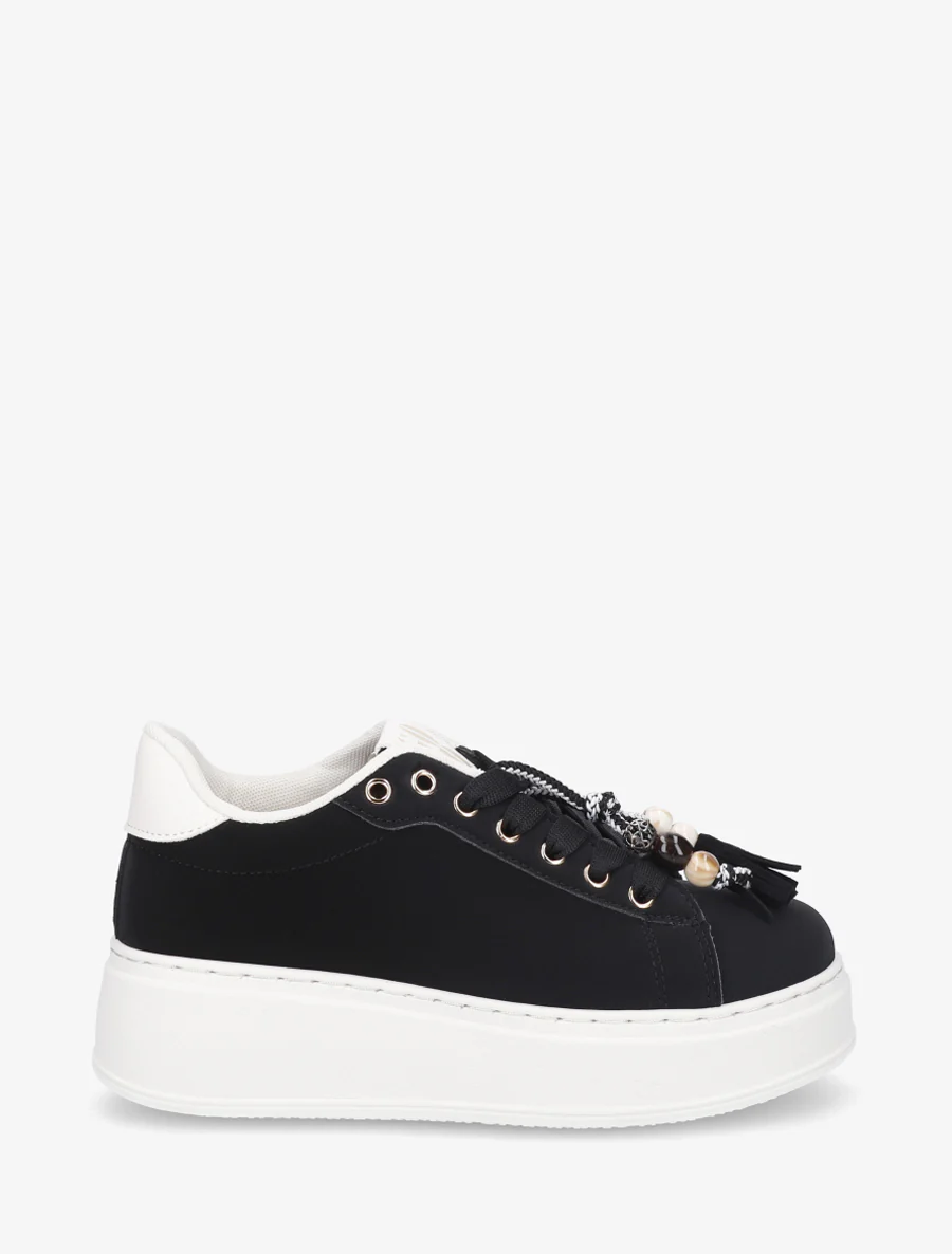 Sneakers van suèdine met parelinzetstukken. - Zwart
