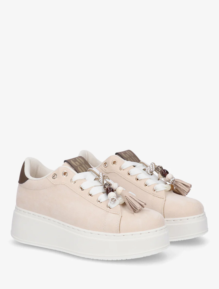 Sneakers van suèdine met parelinzetstukken. - Beige - Image 4