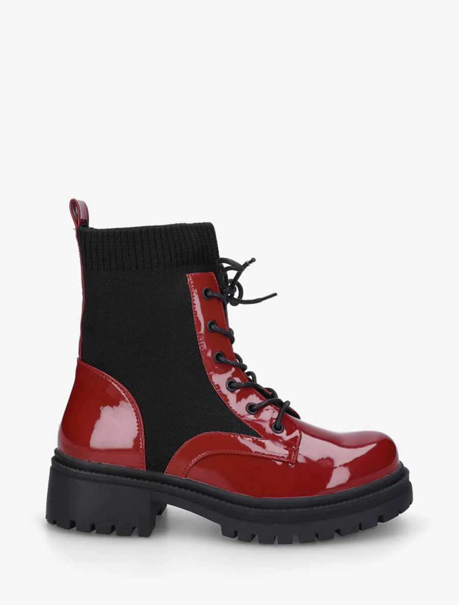 Sokkenlaarsjes en gelakt - Rood