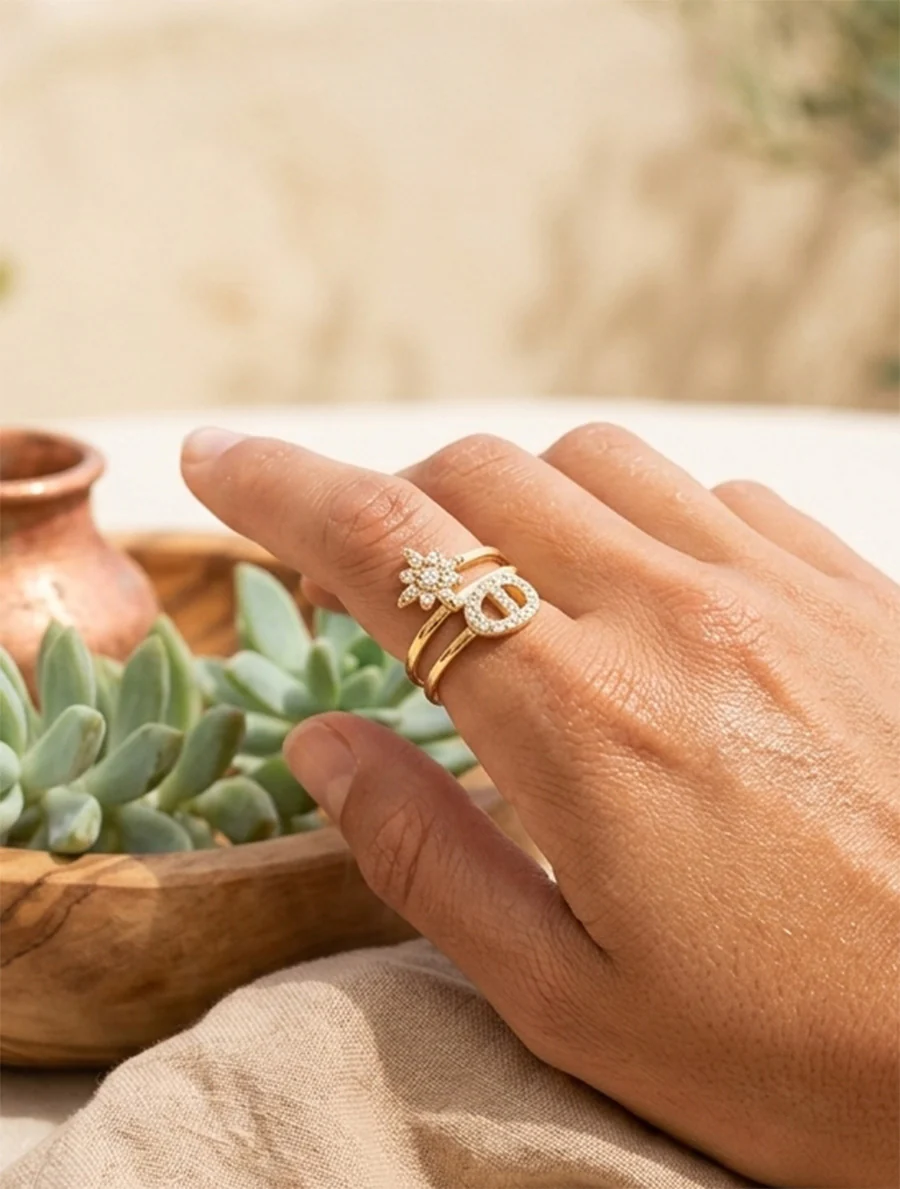 Stervormige ring en schakels met strass-steentjes - Goud