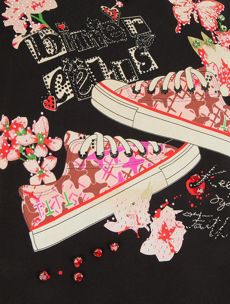 T-shirt met sneakers en vlinders motief - Zwart - Image 3
