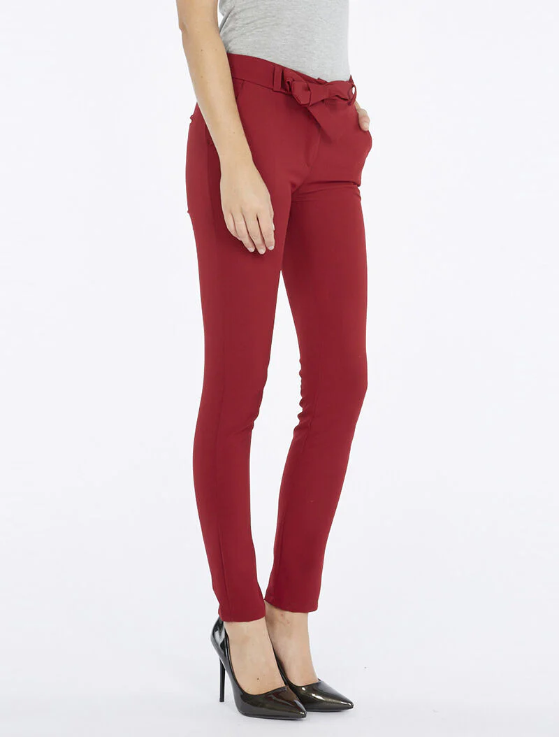 Tailleurbroek met strikceintuur - bordeaux
