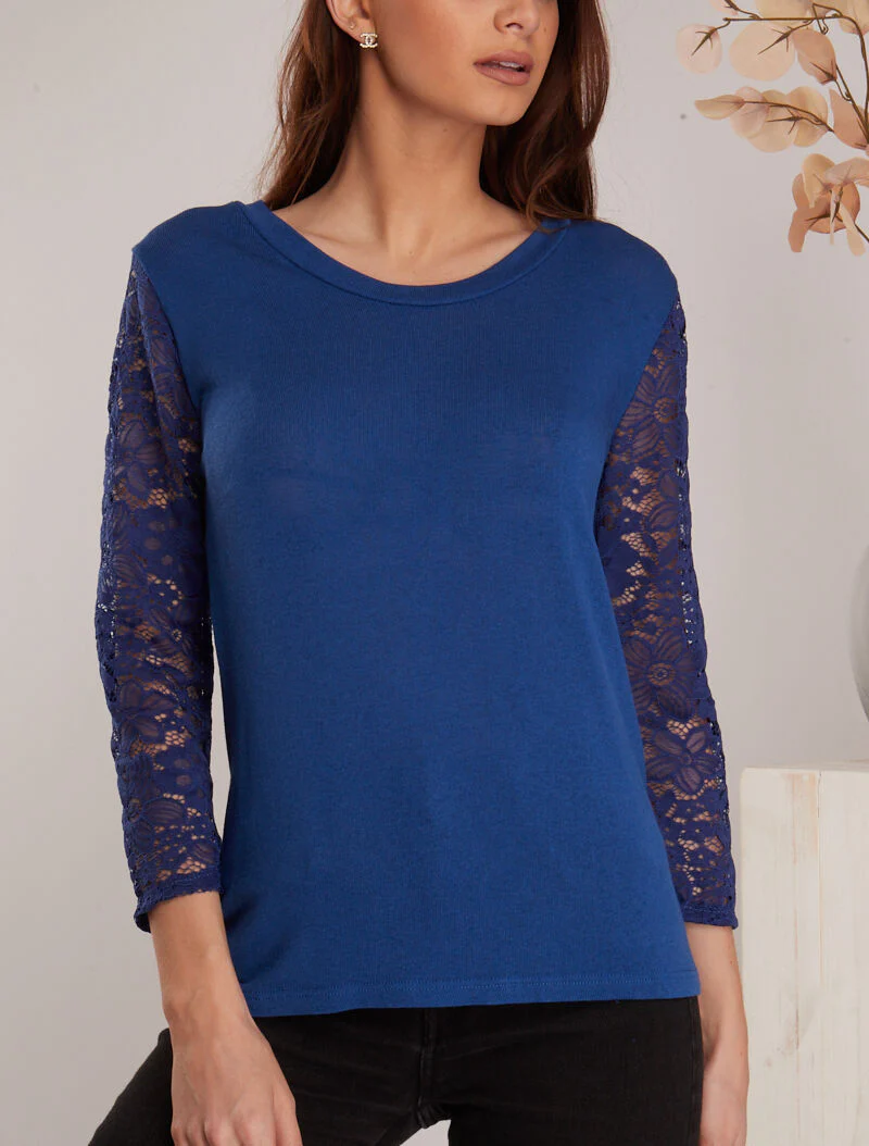 Top in kantgebreide stof met kanten details - elektrisch blauw
