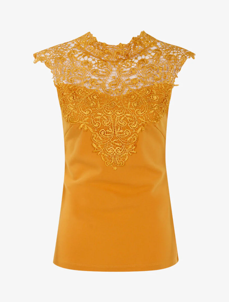 Top met plastron in geschulpte kant - geel