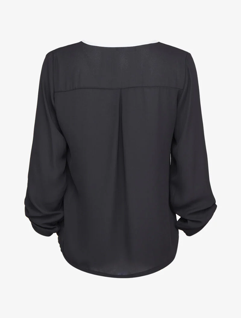 Top vloeiend met contrasterende kraag en zak - Zwart - Image 2